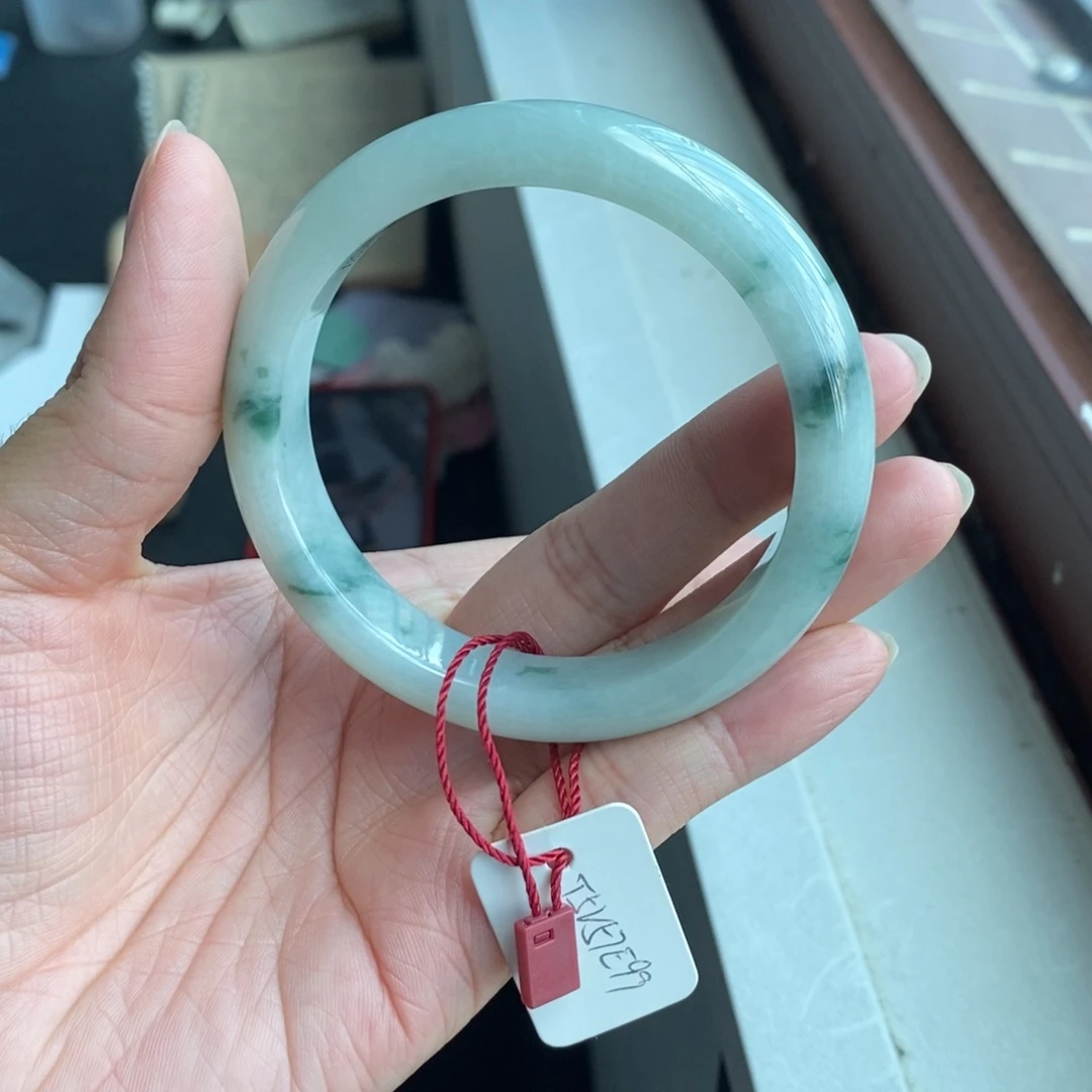 未镶嵌手镯翡翠?**己57正圈
