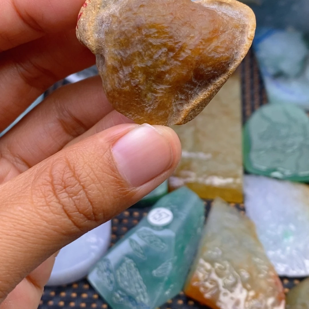 翡翠颈饰未镶嵌翡翠