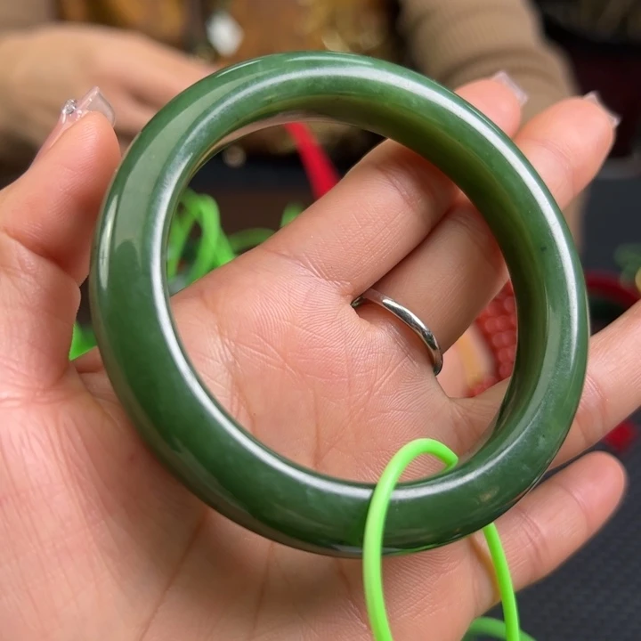 和田玉（碧玉）未镶嵌手镯