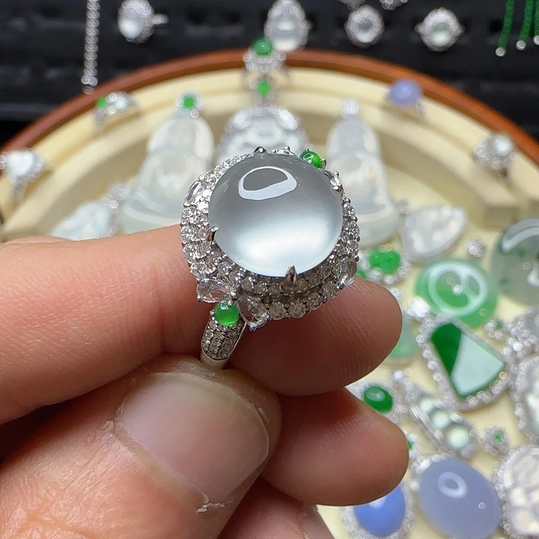 18K金镶嵌戒指翡翠天然翡翠