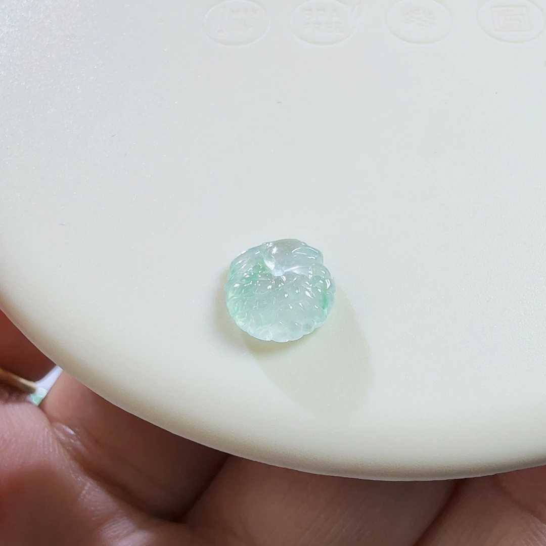 红***坤翡翠未镶嵌颈饰裸石