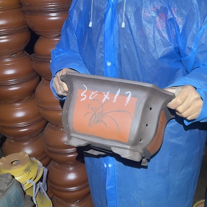 紫砂紫砂花盆和小盆栽