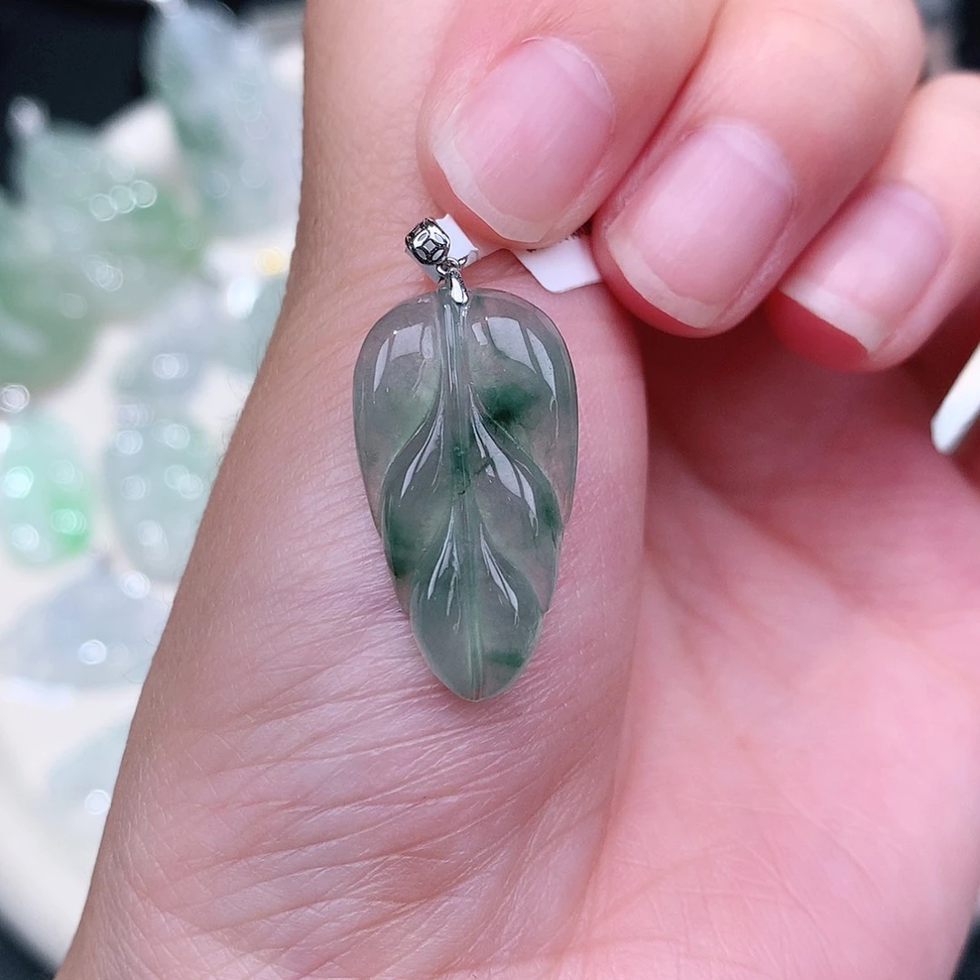 翡翠18K金镶嵌颈饰飘花叶25、14、3.6