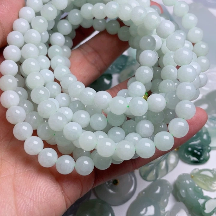翡翠颈饰未镶嵌“***”翡翠