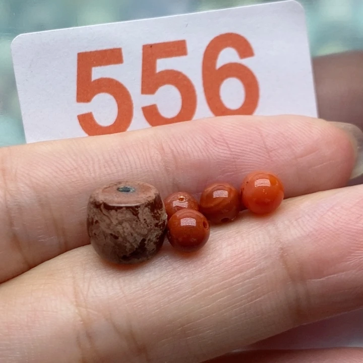 南红玛瑙未镶嵌珠宝奇石