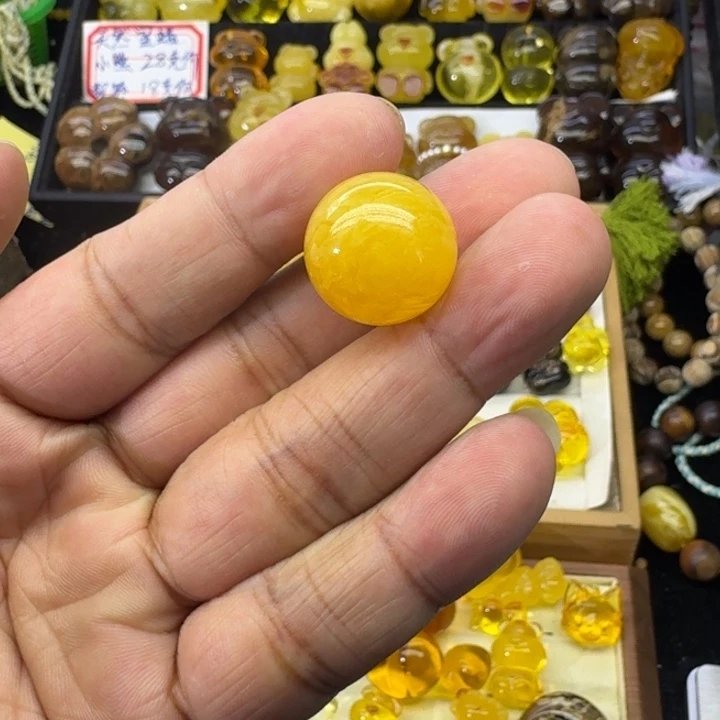 琥珀未镶嵌颈饰鸡油红单珠