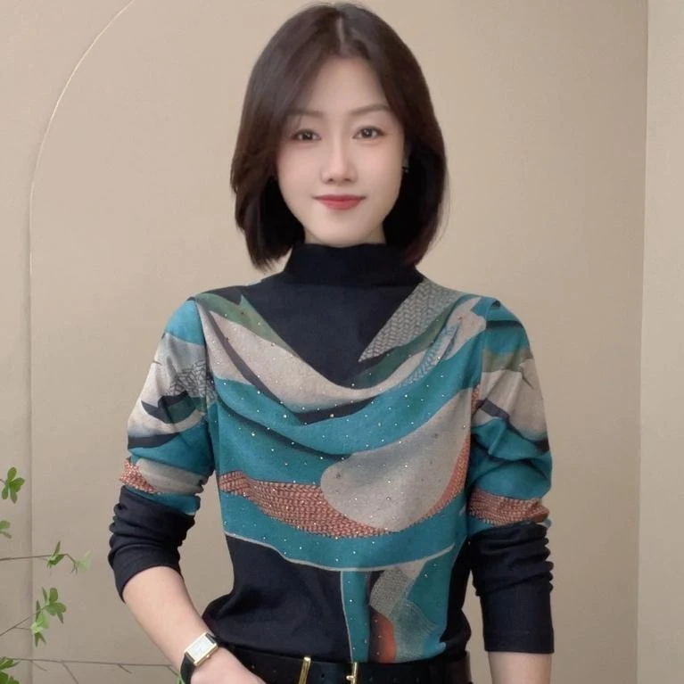 2025秋冬新款设计感立体印花长袖半高领洋气时尚显瘦修身打底衫女