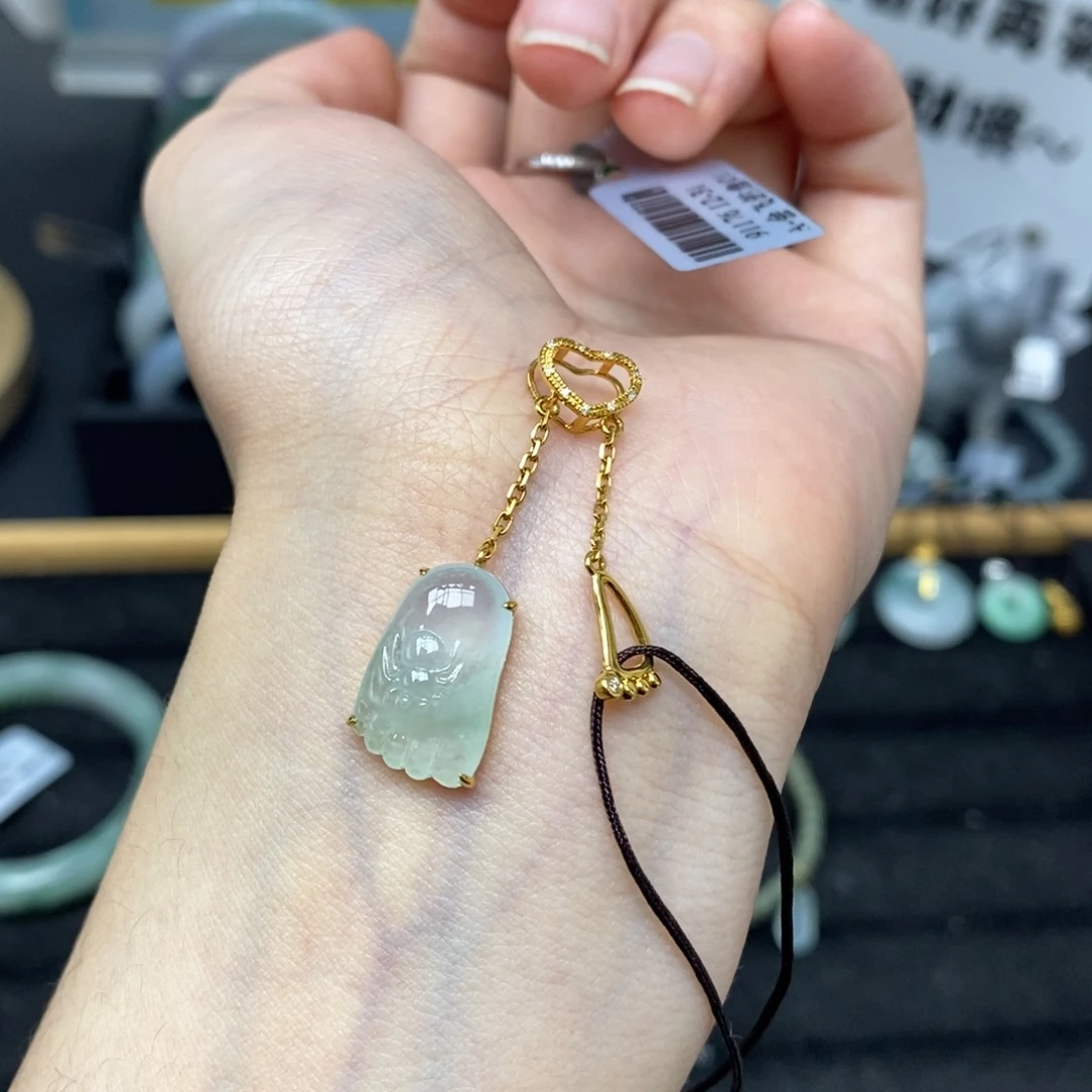 颈饰18K金镶嵌翡翠