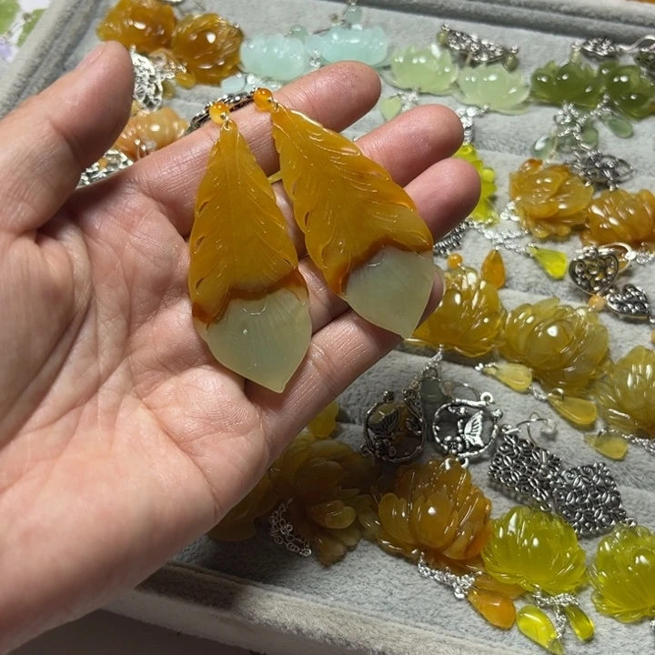 蛇纹石玉合金耳饰