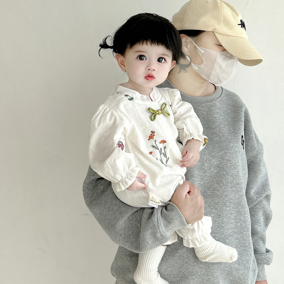 中国风刺绣复古女宝宝春秋新款长爬婴儿满月百岁周岁连体衣Z1280