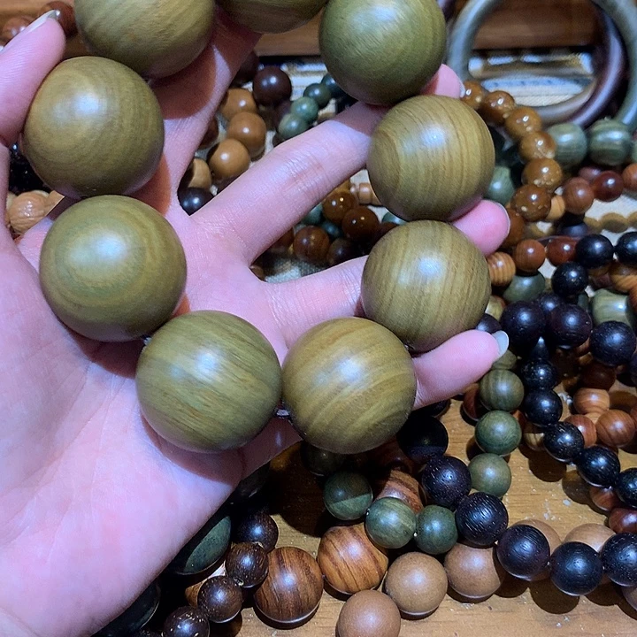 微***笑维腊木（绿檀）绿檀3.0穿19颗