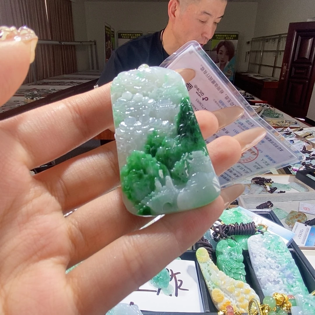 翡翠未镶嵌颈饰翡翠