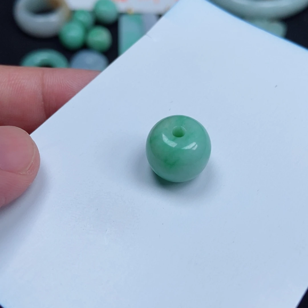 陈***y翡翠未镶嵌颈饰路路通