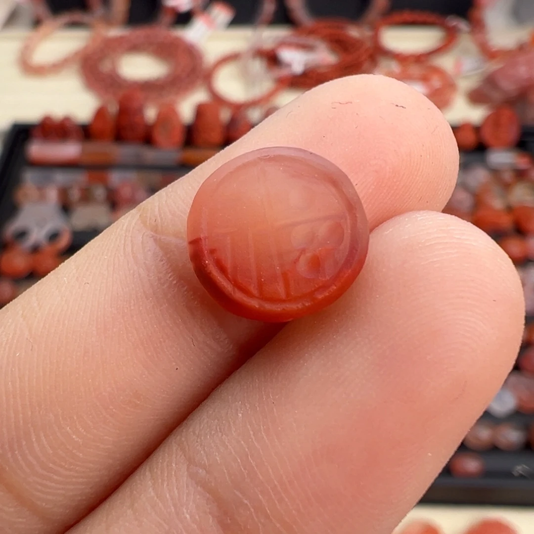 南红玛瑙未镶嵌颈饰福币