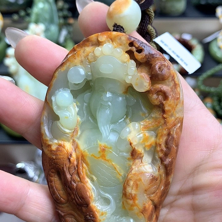 透闪石质玉未镶嵌把件?****哥