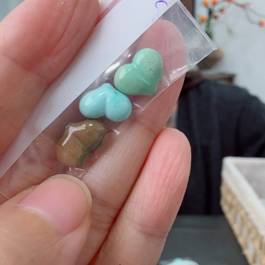 绿松石未镶嵌珠宝奇石