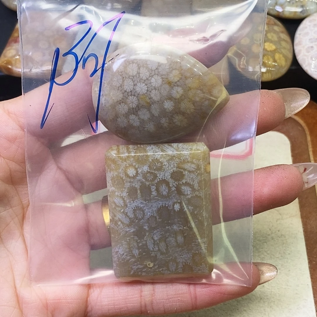 硅化玉颈饰合金阿***钱
