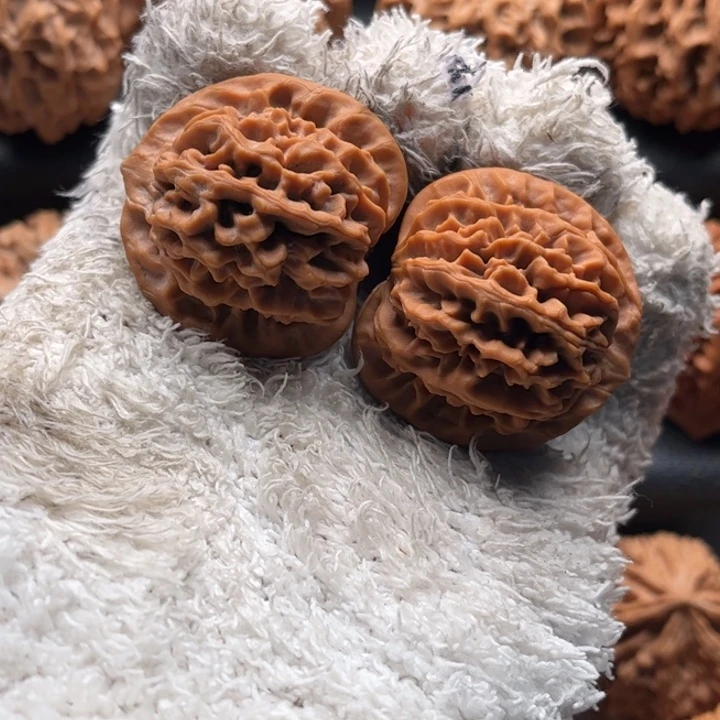 钟***.文玩核桃把件秦闷