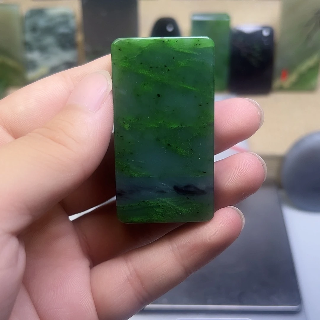 和田玉（碧玉）未镶嵌珠宝半成品有内嵌