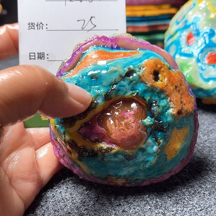 石头开播后就开始看电视了