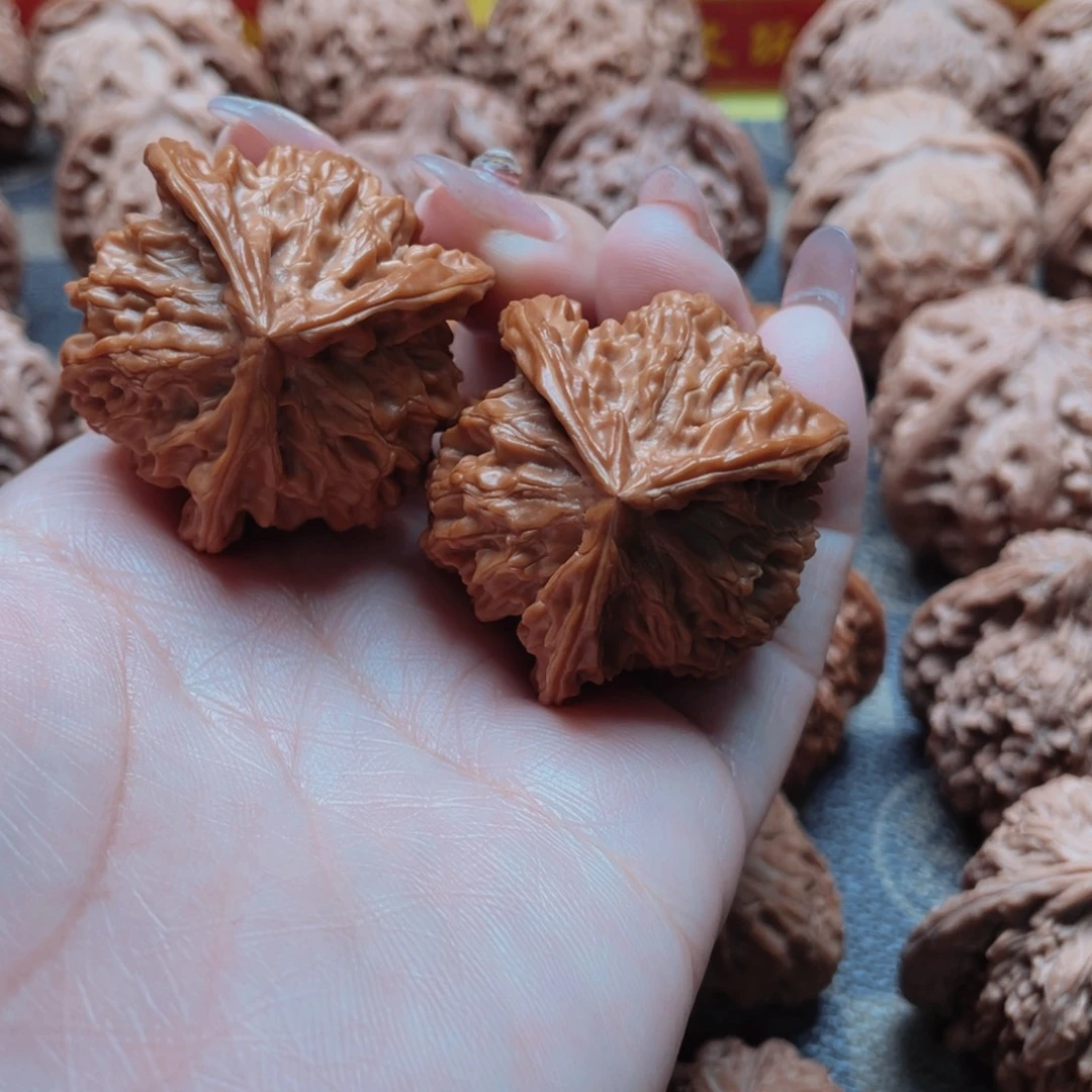 桃核把件飞蛇人奔盘山三棱