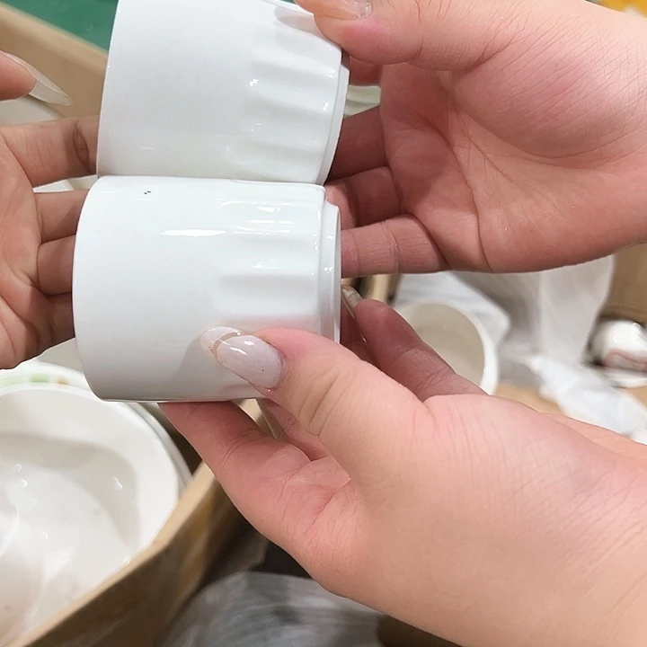 微瑕介意勿拍不退不换 杯子2只孤品杯