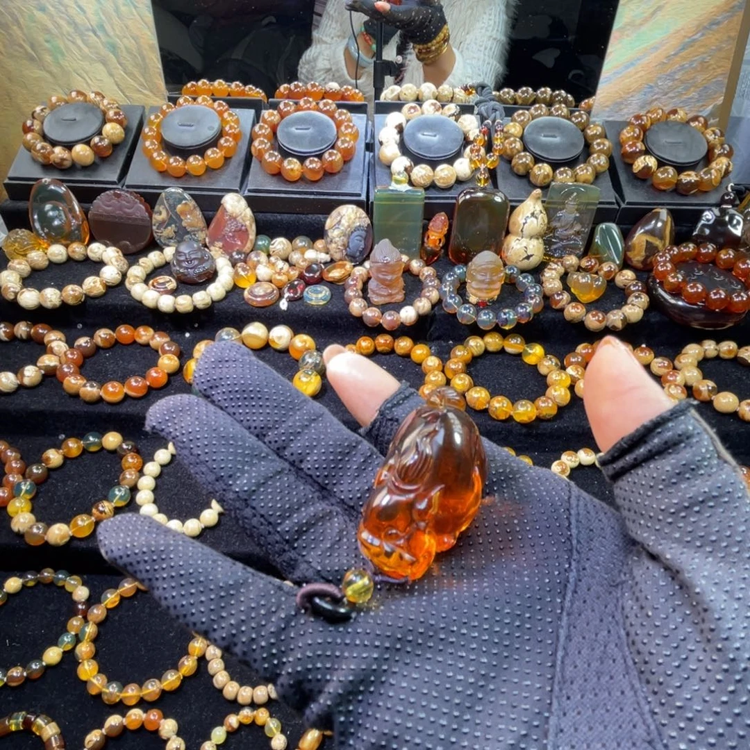 琥珀未镶嵌手串貔貅