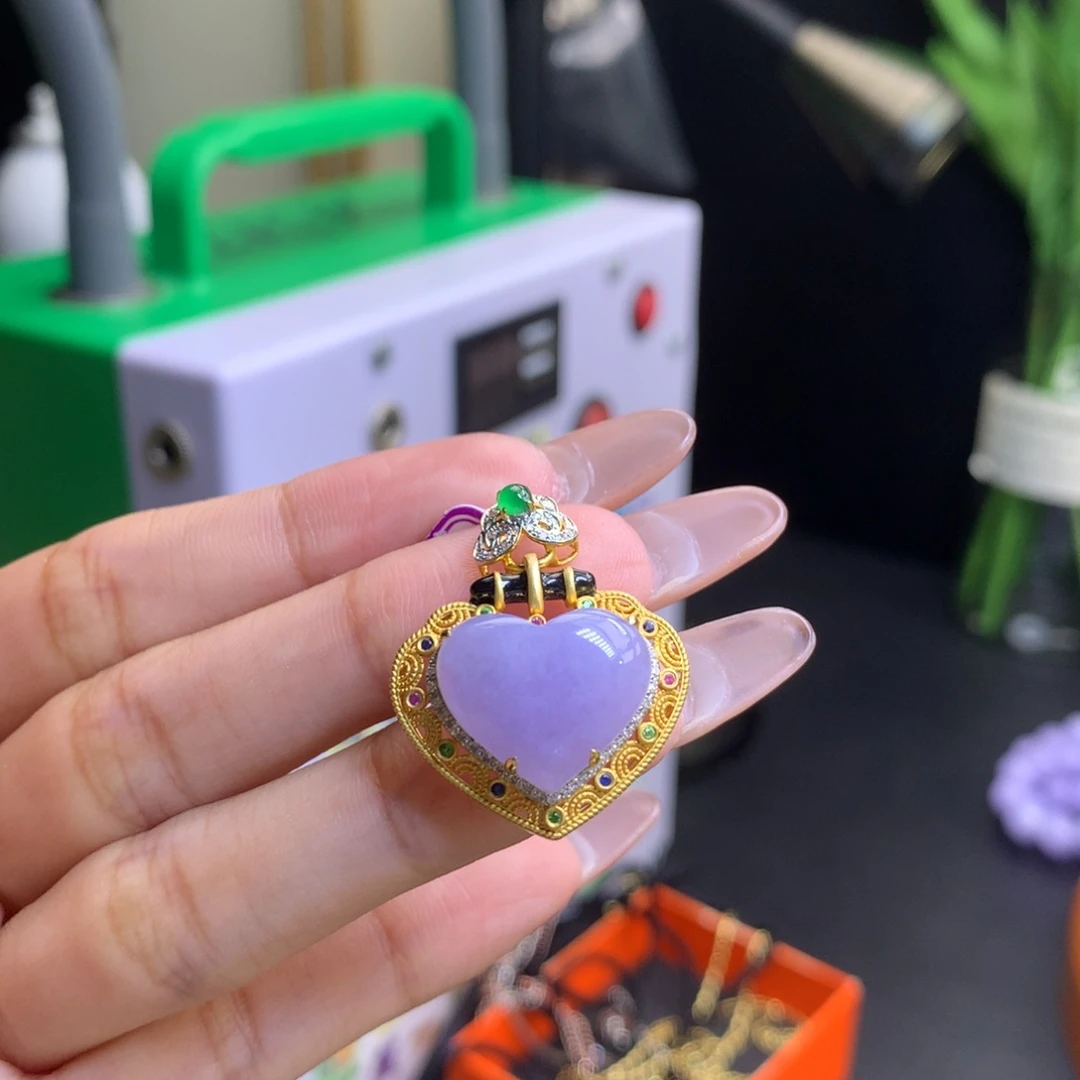 翡翠18K金镶嵌颈饰