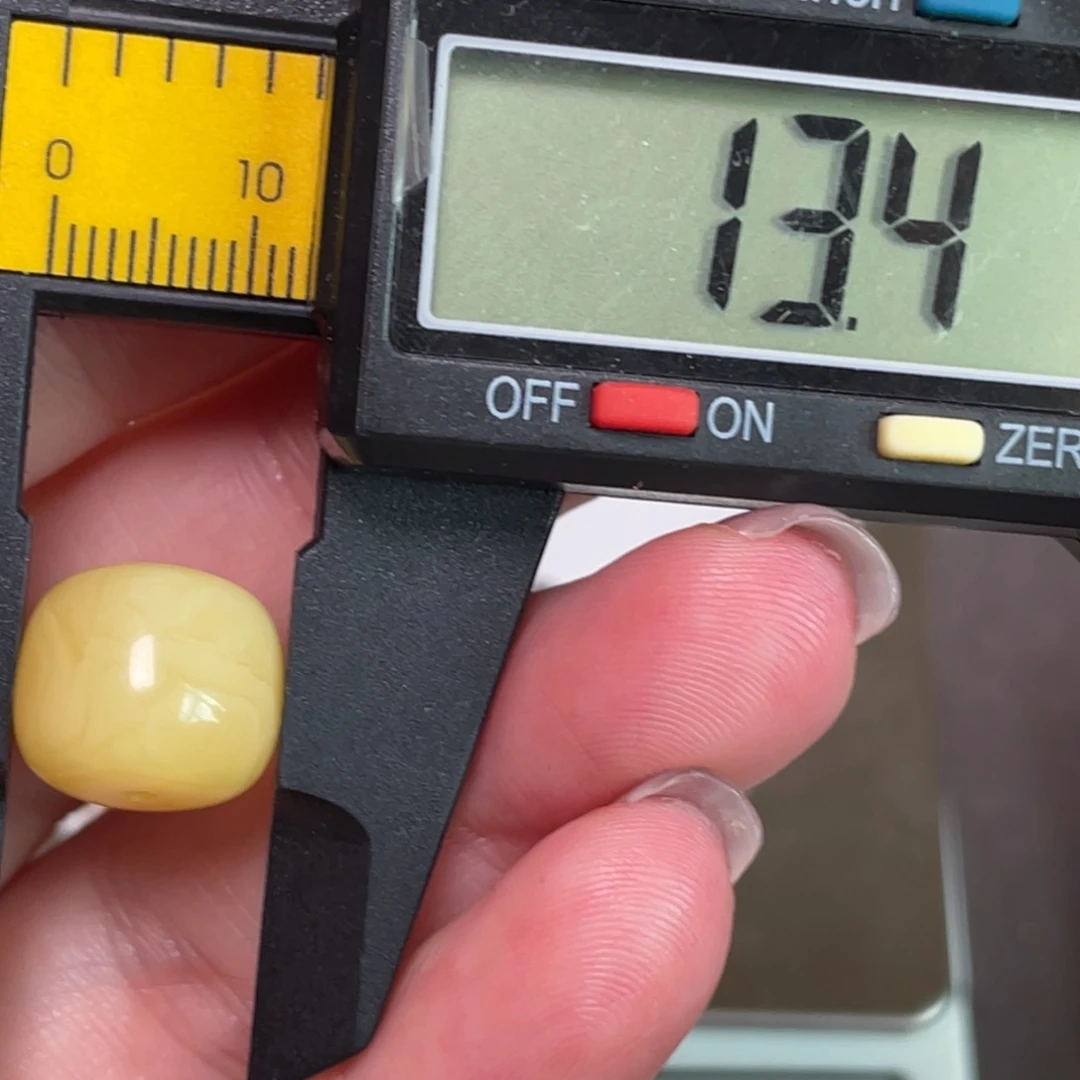 未镶嵌琥珀裸石蜜蜡235