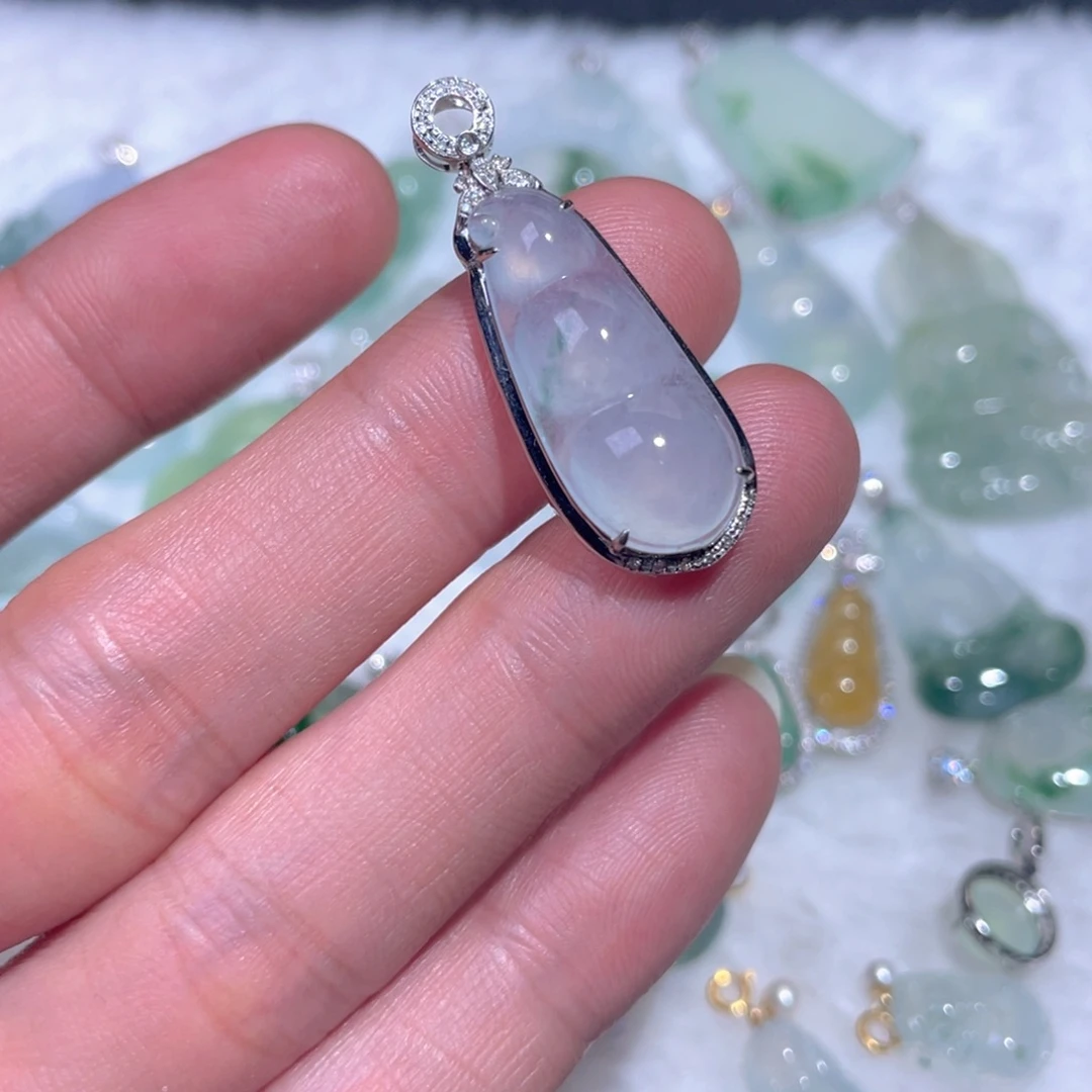 翡翠18K金镶嵌颈饰翡翠