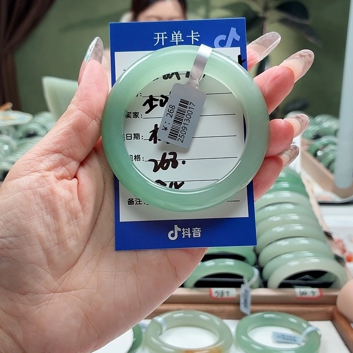 少***点未镶嵌手镯石英岩玉