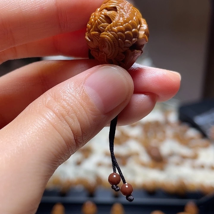 橄榄核吊坠荷花鱼