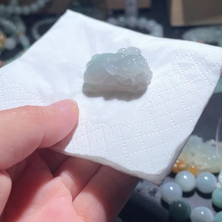 翡翠未镶嵌颈饰天