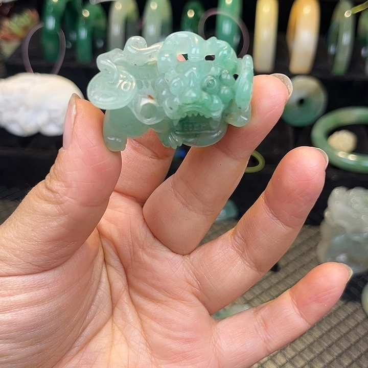 石英质玉（非洲翠）未镶嵌颈饰