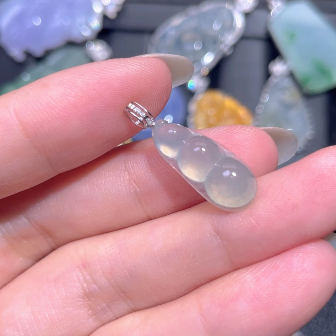 颈饰18K金镶嵌翡翠翡翠