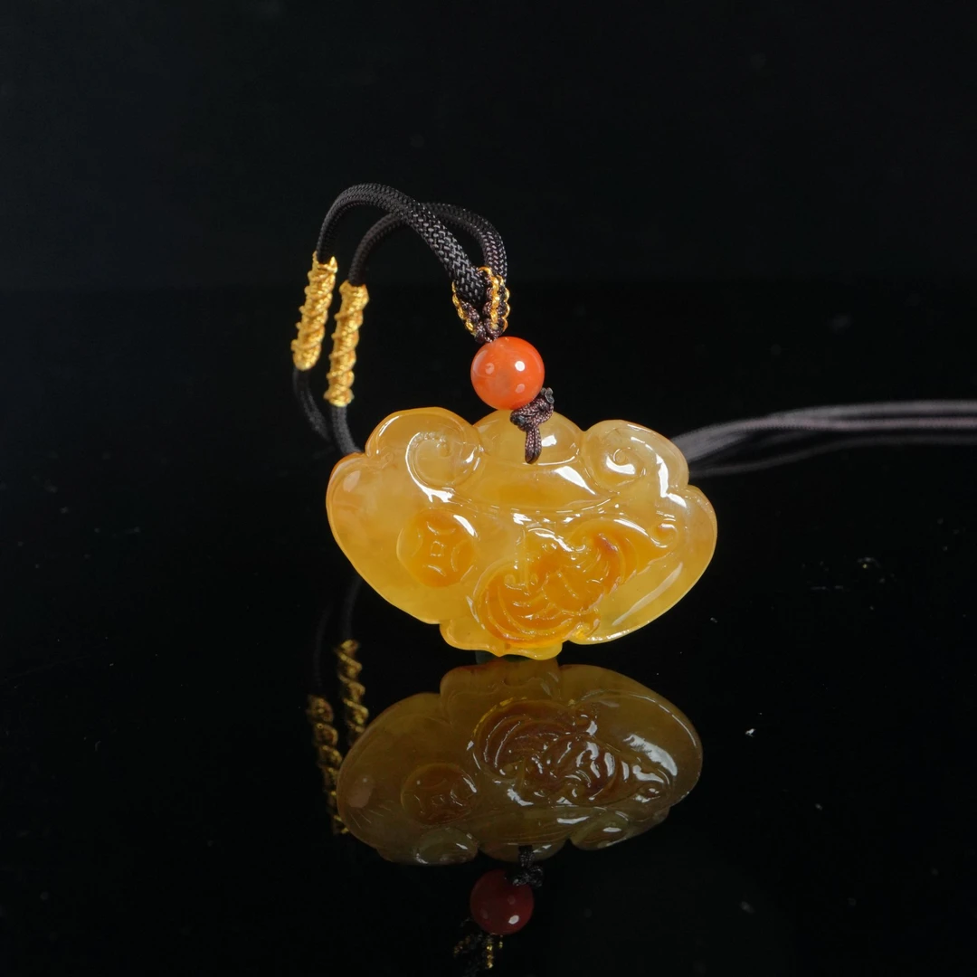 M3298 蜜蜡雕刻-如意锁 8.06g