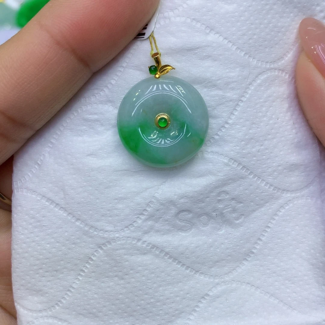 颈饰18K金镶嵌翡翠