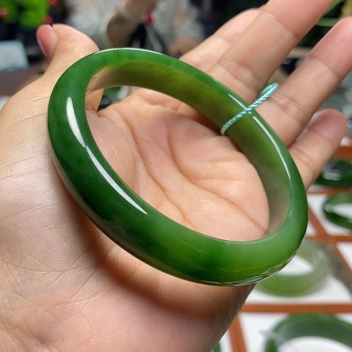 未镶嵌手镯和田玉（碧玉）