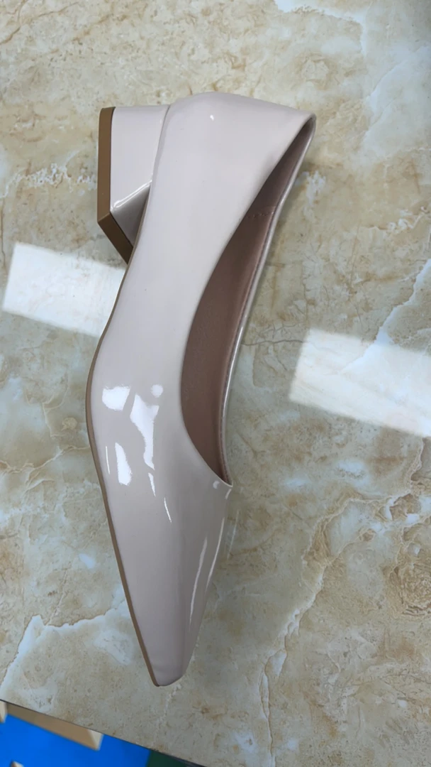 20211时尚高端女鞋米白色休闲跟鞋单鞋