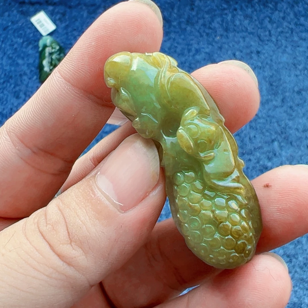 翡翠未镶嵌颈饰挂件