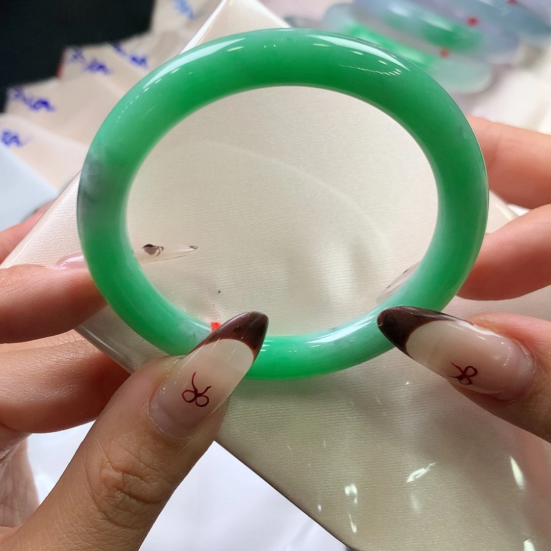 翡翠未镶嵌手镯（圆镯）50号