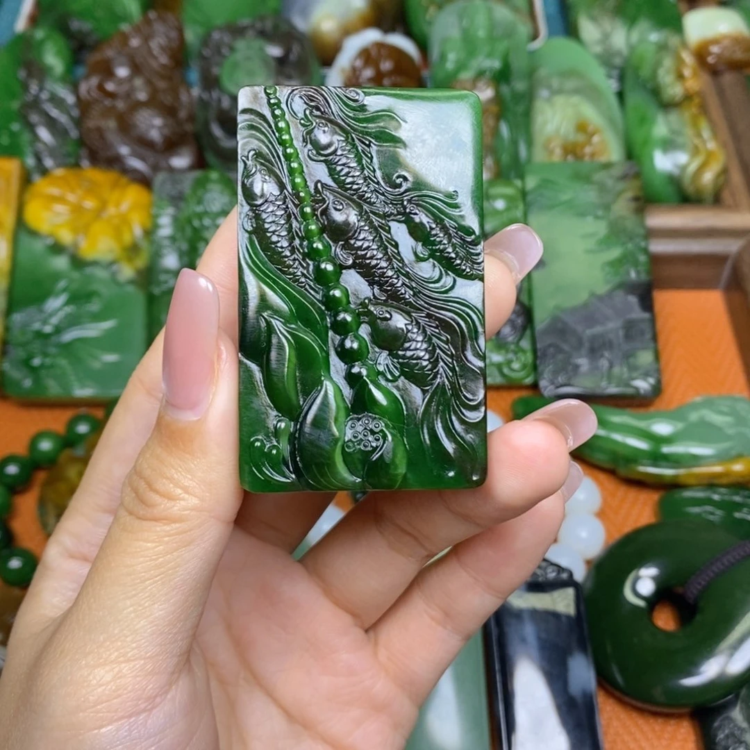 知***子和田玉未镶嵌颈饰