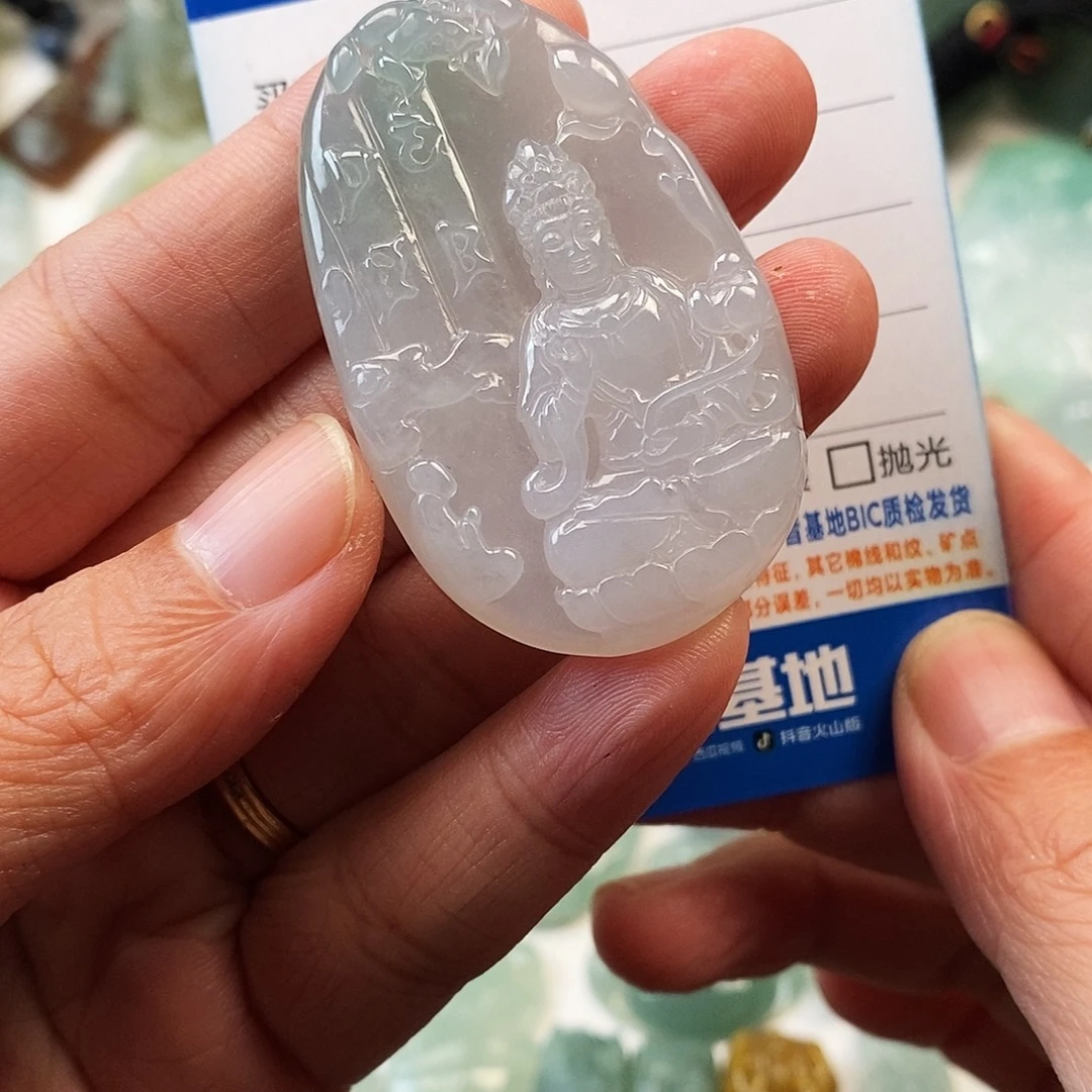 翡翠未镶嵌颈饰观音