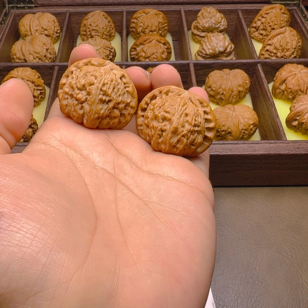 文玩核桃把件球白
