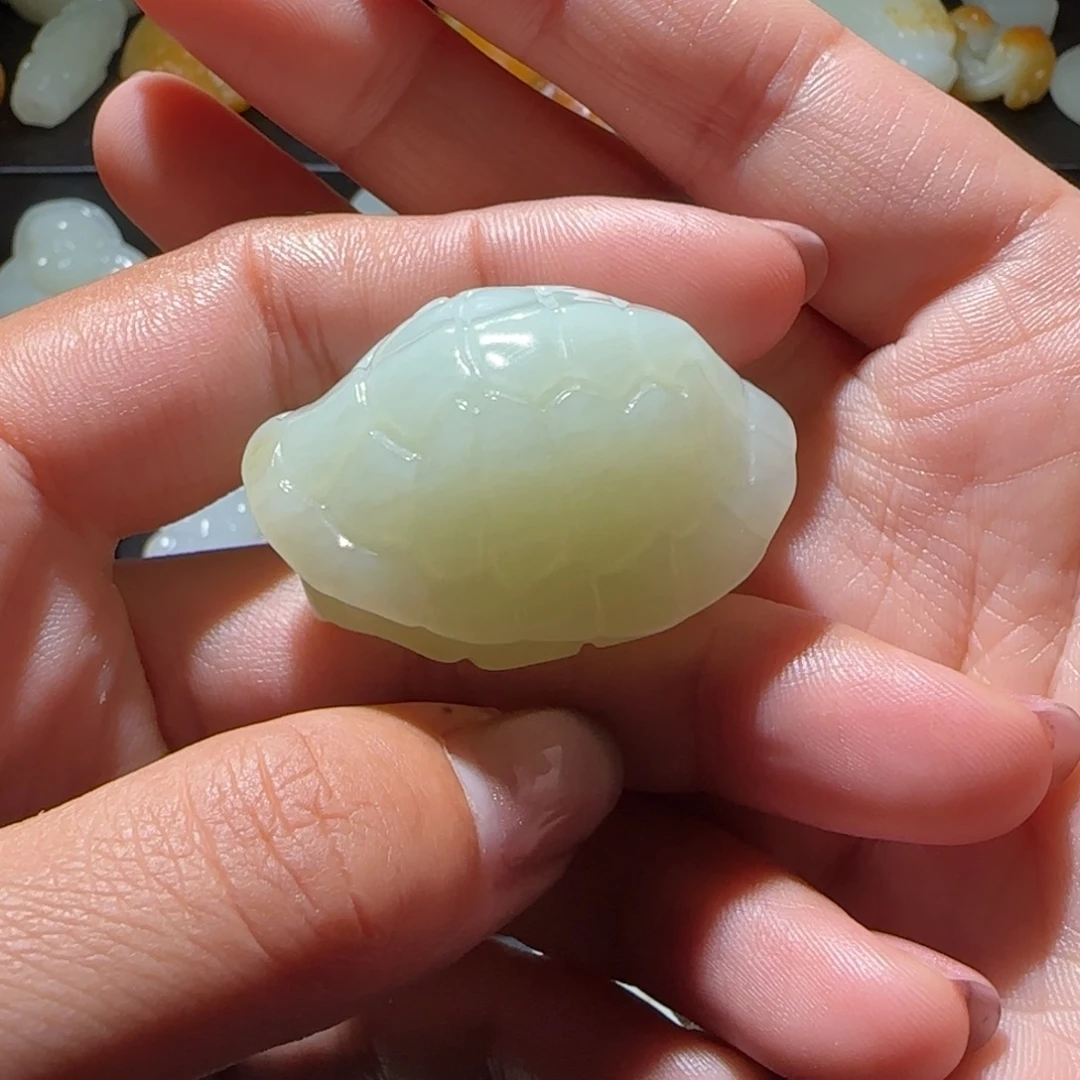 简***吃和田玉未镶嵌颈饰