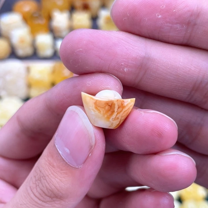 裸石琥珀未镶嵌蜜蜡