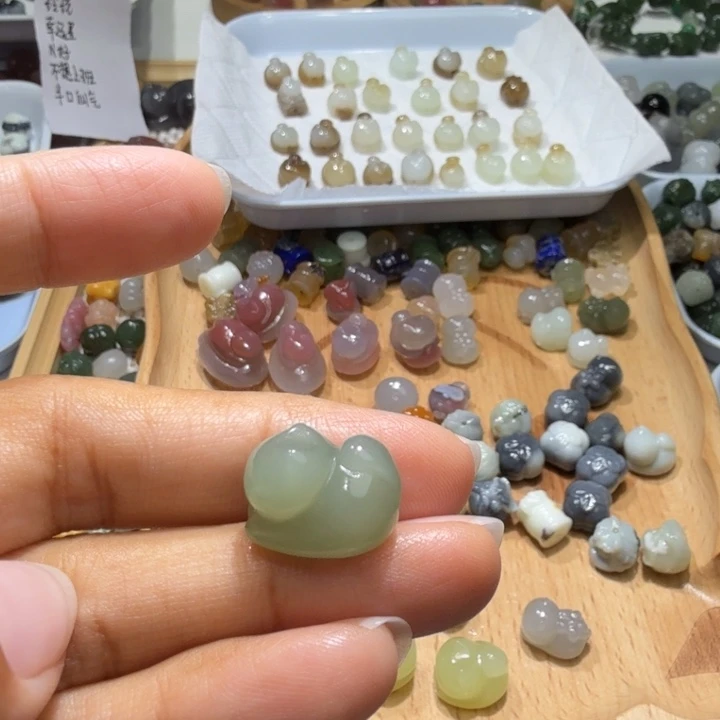 张***行和田玉未镶嵌珠宝半成品
