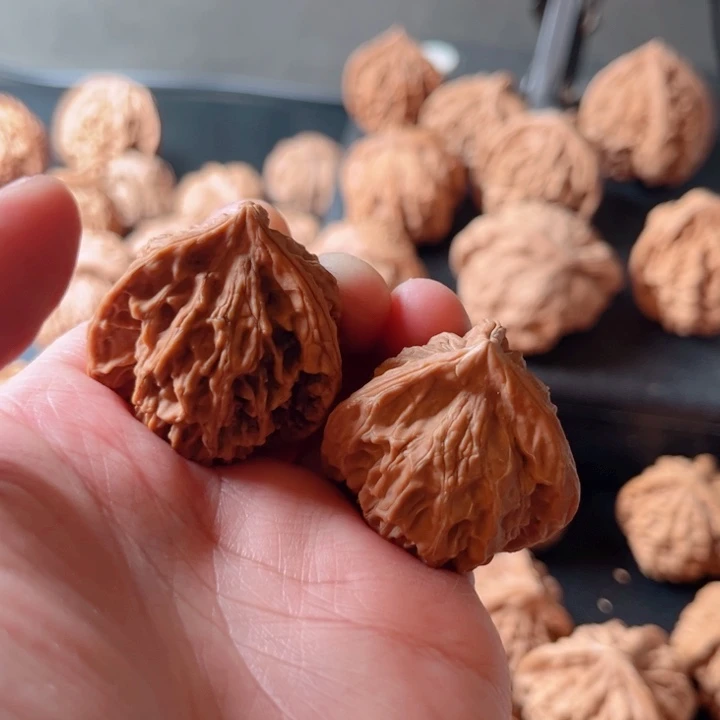 怡***建文玩核桃吊坠文玩