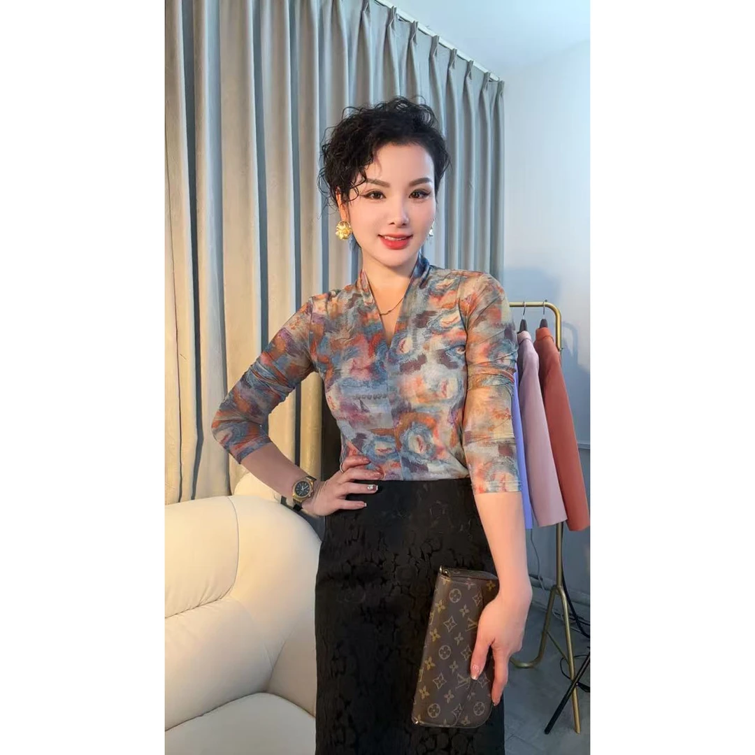 糖糖严选修身款时尚不规则晕染网纱小衫0711