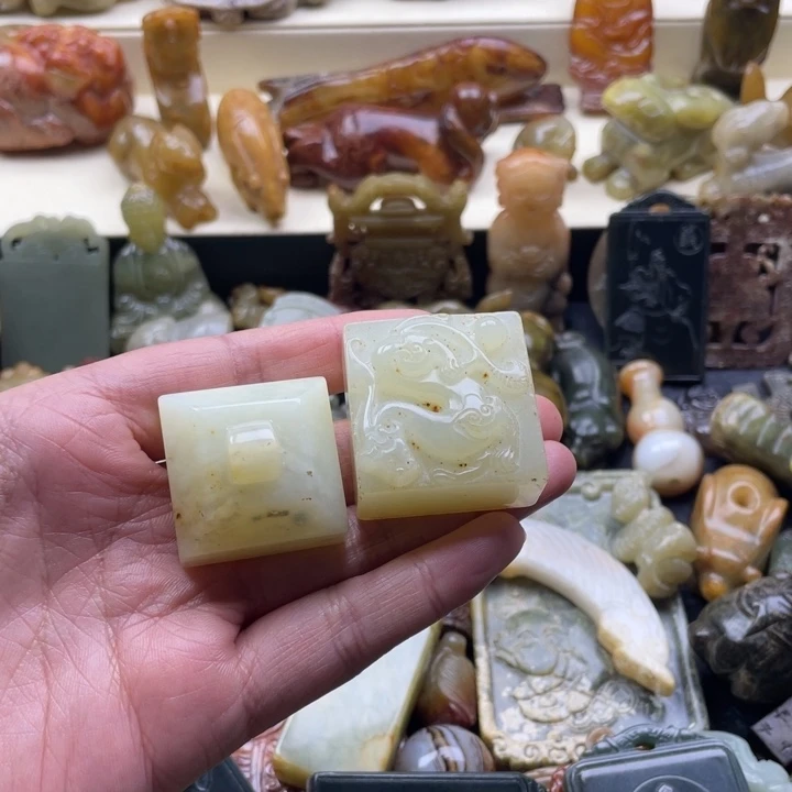 蛇纹石玉颈饰未镶嵌平**安